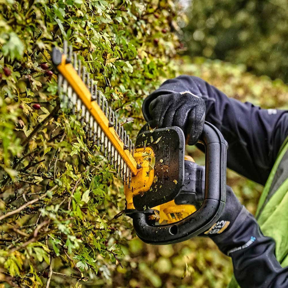 Combo set: DCMHT563 Hedge Trimmer + DCMST561 Edge Trimmer + 2 batteries 5ah 18V + Dewalt DCMST561HT Charger